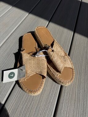 Universal Thread Woven Straw Slide Sandals! 🤎🤎🤎
